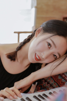 女性开裆裤无遮挡